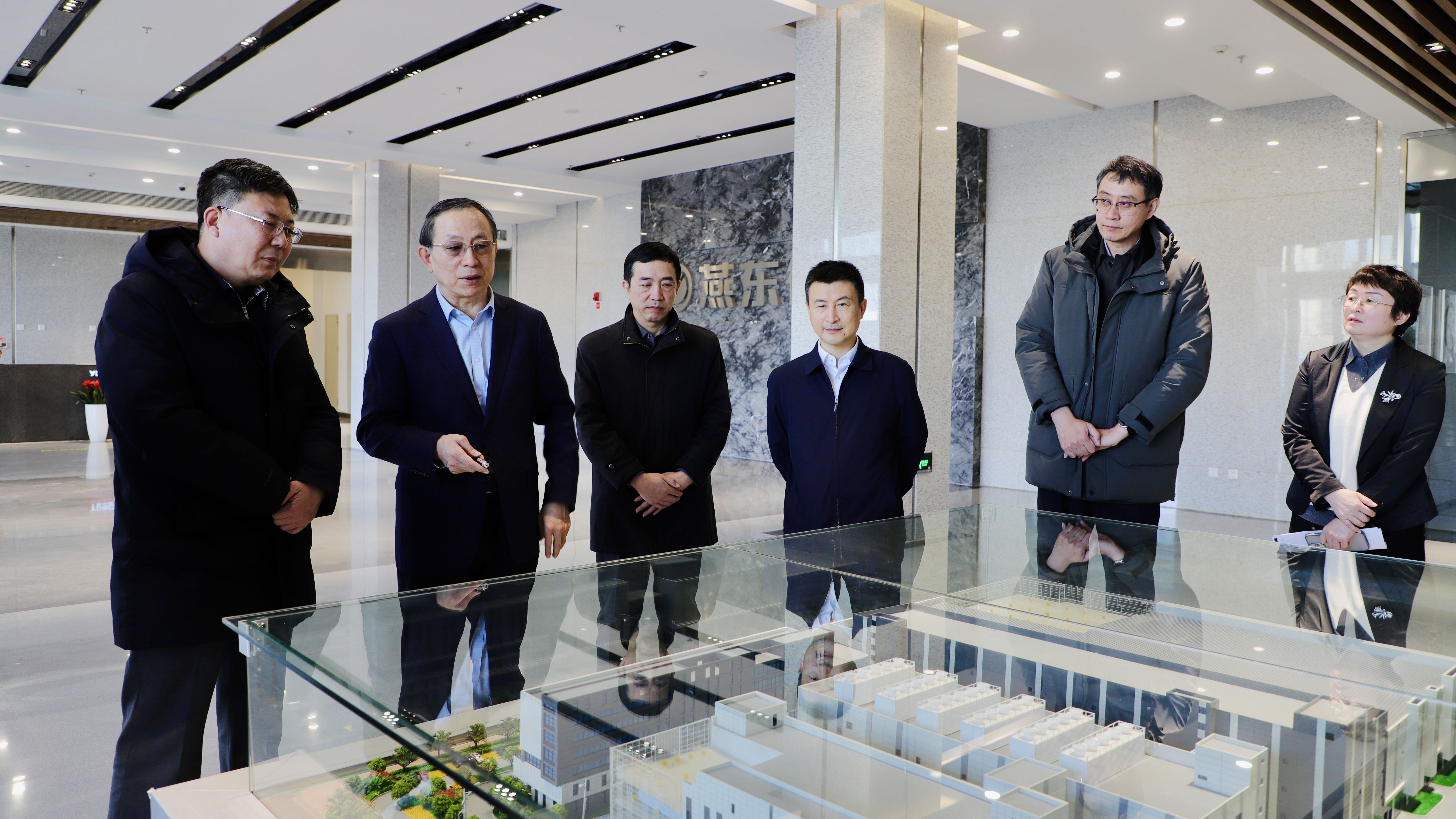 共建产教育人新模式，持续塑造发展新动能 ——北京市教委领导到Long8龙八微调研指导校企合作工作
